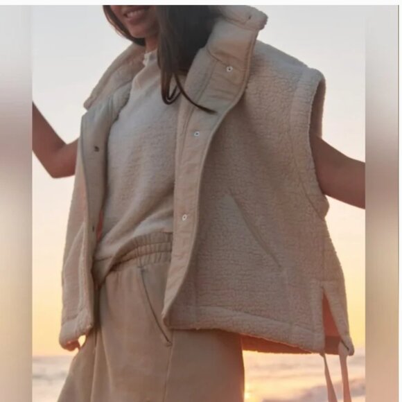 Free People NWT Movement Scout It Out Fleece Vest Oversized Ivory size L - Picture 2 of 5